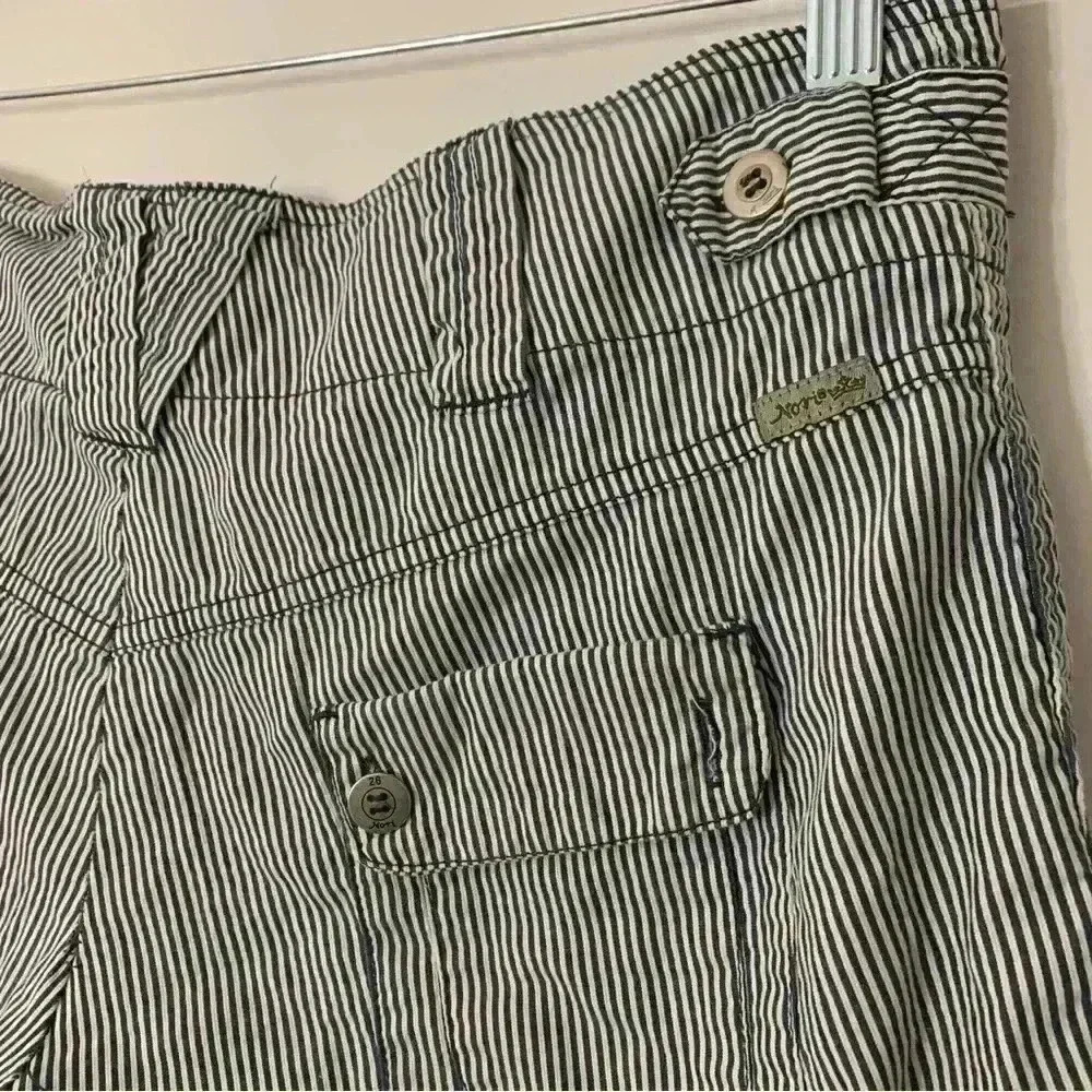Nori Women's Striped Shorts Size 9 - Picture 6 of 16